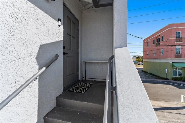 Building Photo - 310 SE Denver Ave