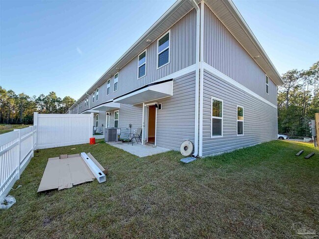 Building Photo - 710-E Giese Ln