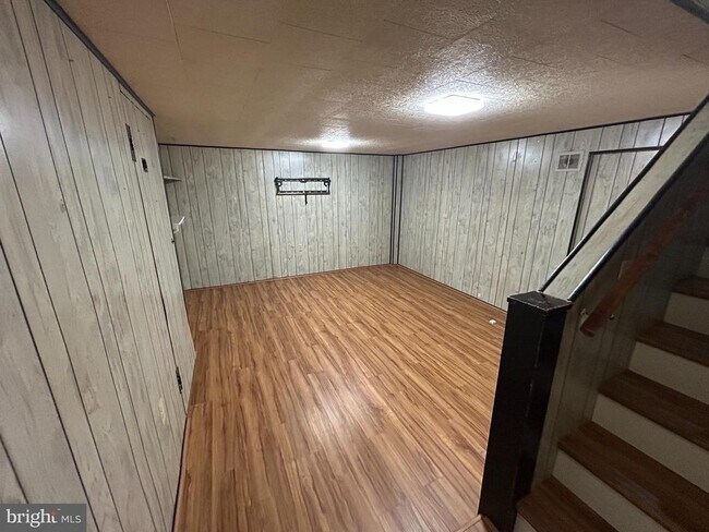 Building Photo - 7908 Wallace Rd