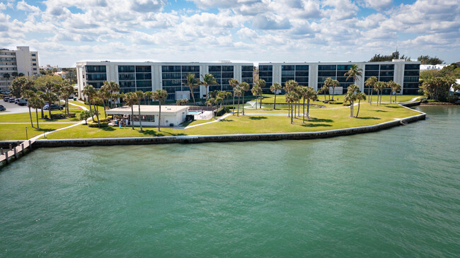 Building Photo - 300 Intracoastal Pl