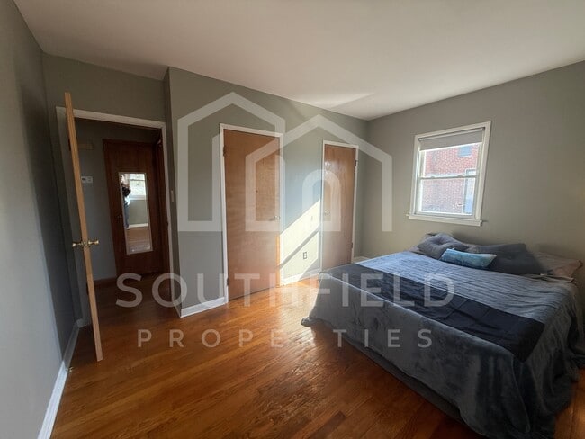 Building Photo - 5881 Elm St