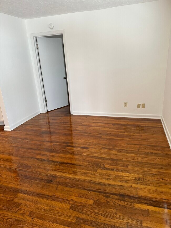 Building Photo - 301 Avondale St