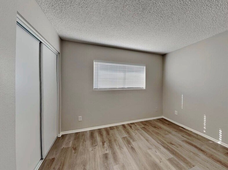 Building Photo - 4507 W Gardenia Ave