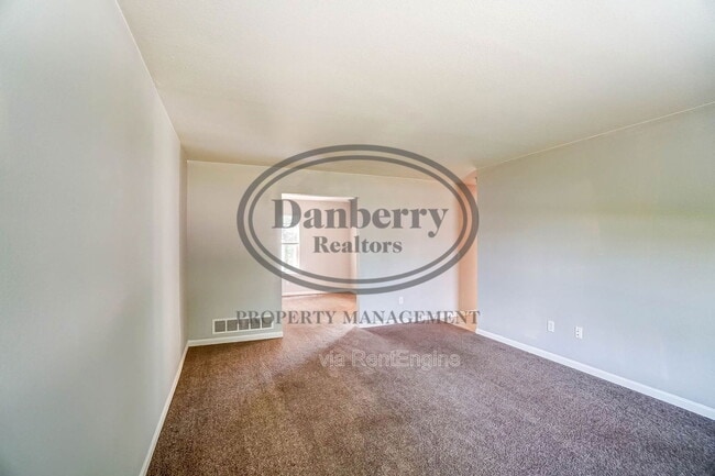 Building Photo - 3733 Willow Run Dr