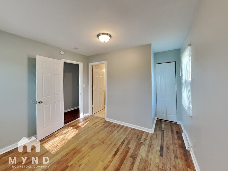 Building Photo - 617 5th Way