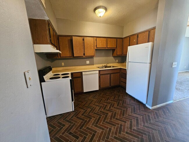 Building Photo - 2801 E Monte Cristo Ave
