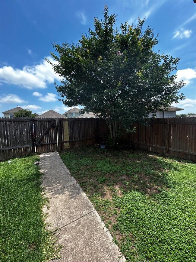 Building Photo - 150 Gambel Oak Way
