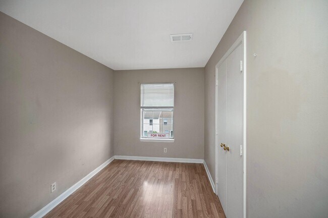 Building Photo - 102 Piccadilly Ln