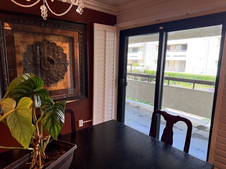 Building Photo - 21620 Burbank Blvd