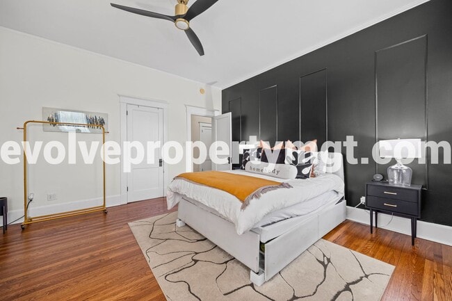 Building Photo - Charming 2 bedroom midtown unit.