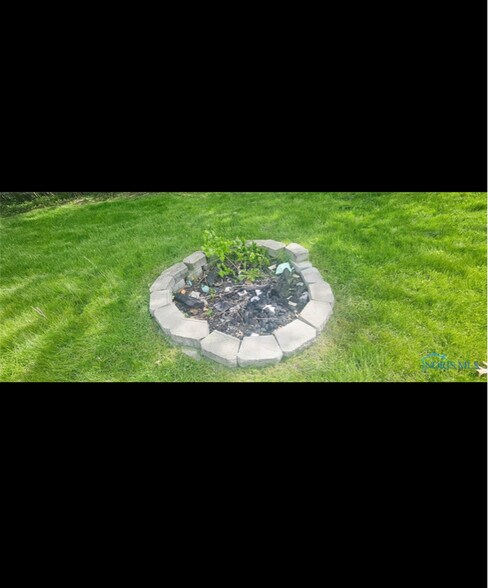 Building Photo - 228 Deigle Dr