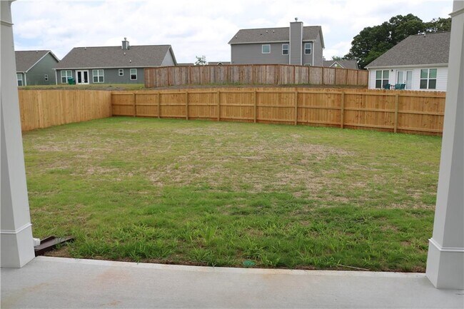 Building Photo - 242 Champions Ln