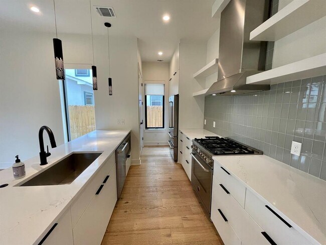 Building Photo - 1309 Palo Duro Rd