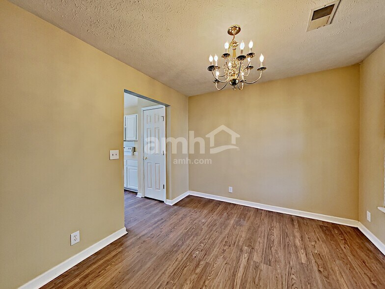 Building Photo - 4060 Longfellow Dr