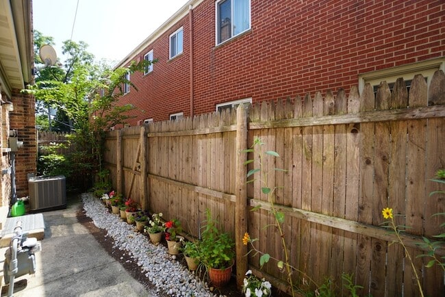 Building Photo - 737 Elder Ln