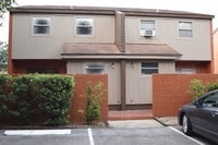 Building Photo - 3BR/1.5BA two story Townhouse