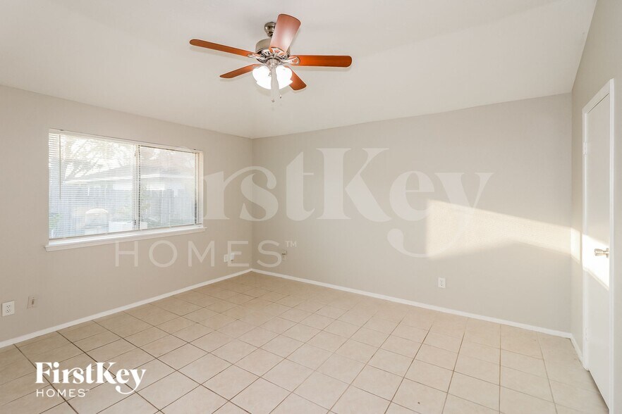 Building Photo - 6723 Valerian Ln