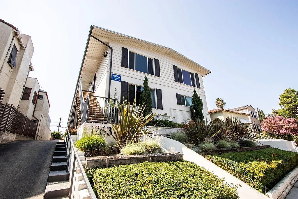 Building Photo - 1263 S Dunsmuir Ave