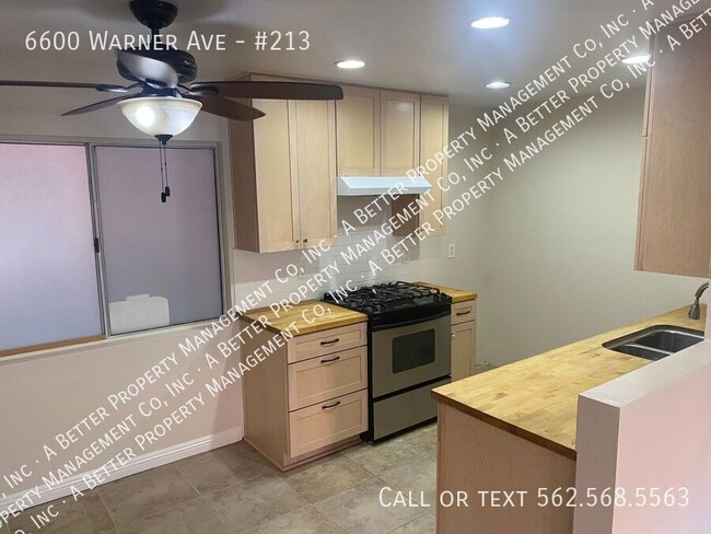 Building Photo - 1 Bedroom Condo w/Private Patio in Gated C...