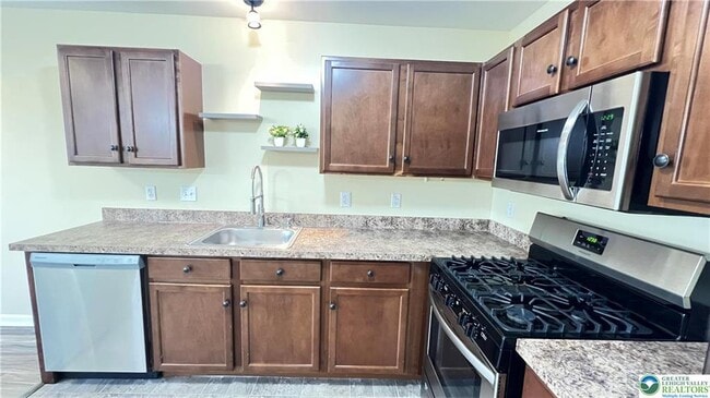 Building Photo - 705 Blue Heron Dr