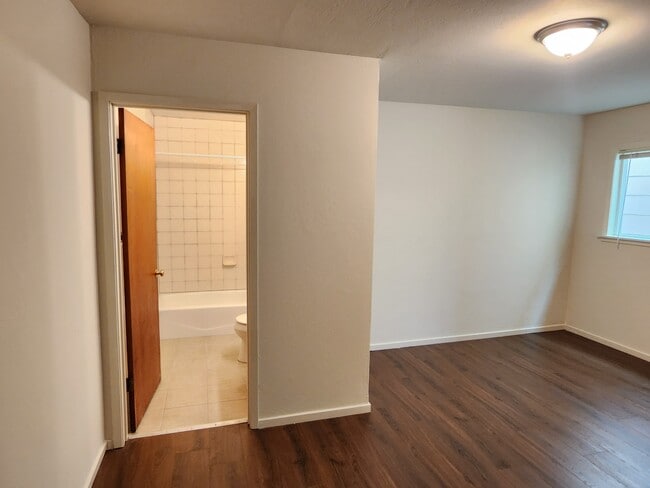 Building Photo - 1810 Bush St