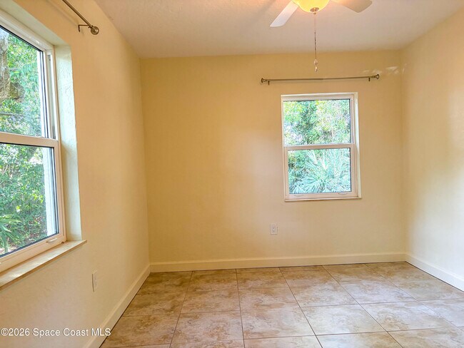 Building Photo - 423 Oleander Ln