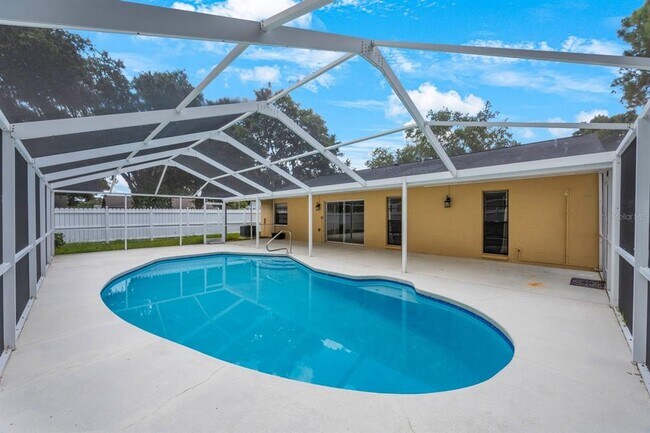 Building Photo - 16132 Country Crossing Dr