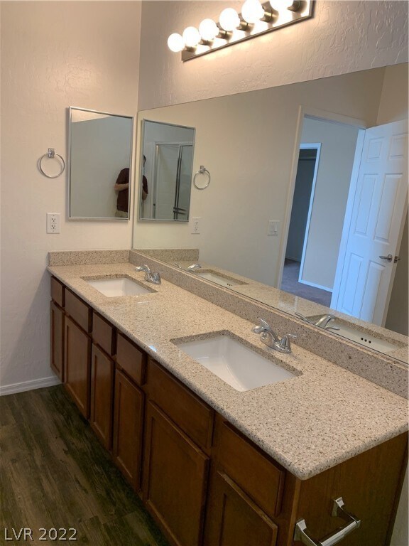 Building Photo - 6868 Sky Pointe Dr