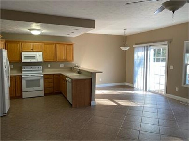 Building Photo - 102-114 Wintergreen