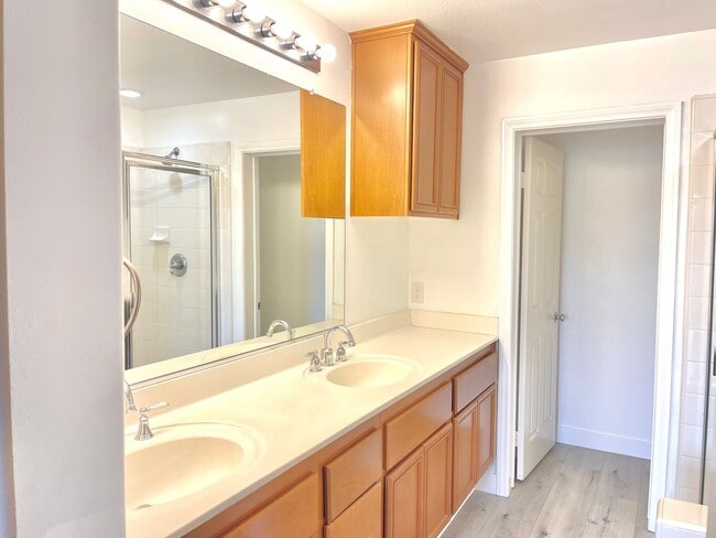 Building Photo - Three Story Four Bedroom 2.5 Bathroom Condo for lease $3,095