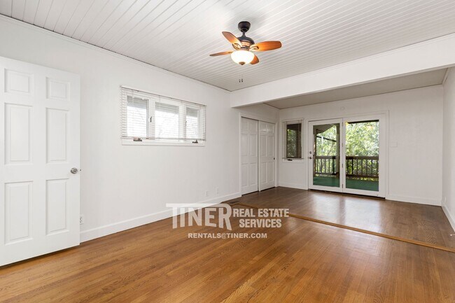 Building Photo - Fair Oaks Village Charmer