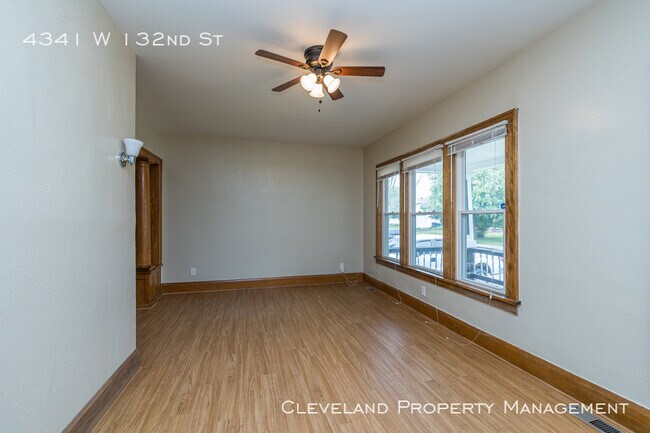 Building Photo - Updated West Side Colonial