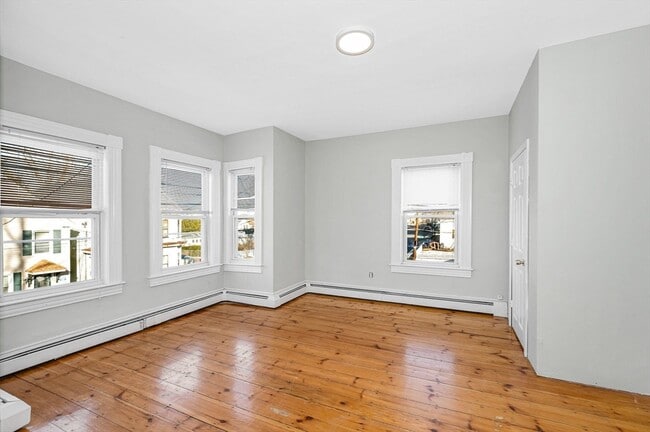 Building Photo - 339 Lincoln St