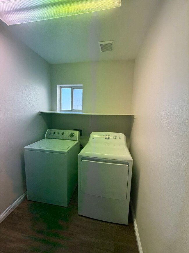 Building Photo - 3 bedroom single story home with no HOA