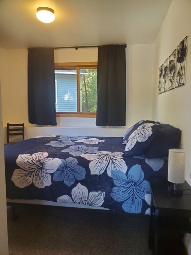 Building Photo - 2 Bed, 1 Bath Cabin - Fully Furnished! - a...