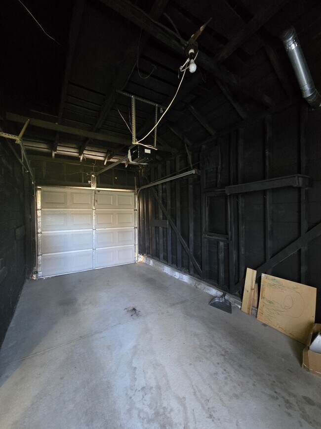 Building Photo - 1642 N Erie St