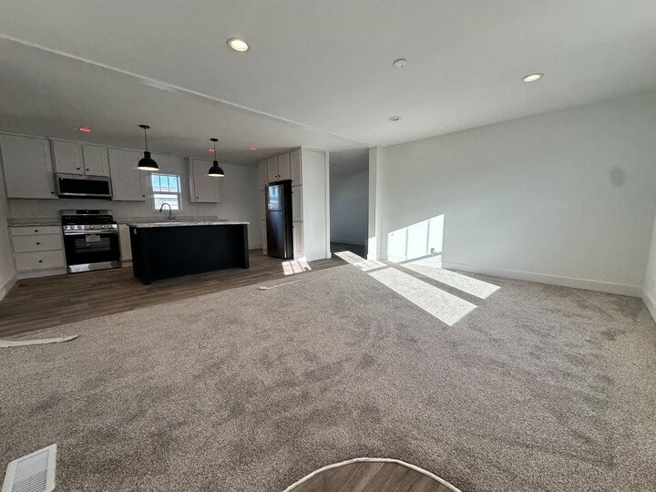 Building Photo - 16 Lapin St