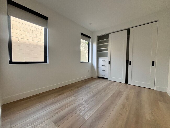 Building Photo - Luxury Living in the Heart of Downtown Encinitas