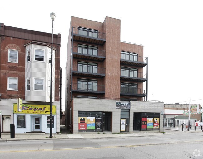 Building Photo - 214 W 31st St