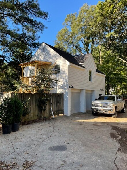 Building Photo - 621 Brooks Ave