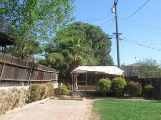 Building Photo - Cute & Cozy 2 Bedroom, 1 Bath House