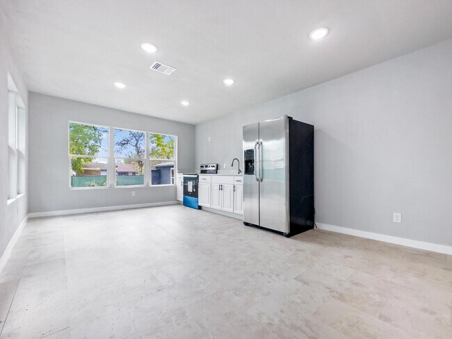 Building Photo - 1606 W Wildwood Dr