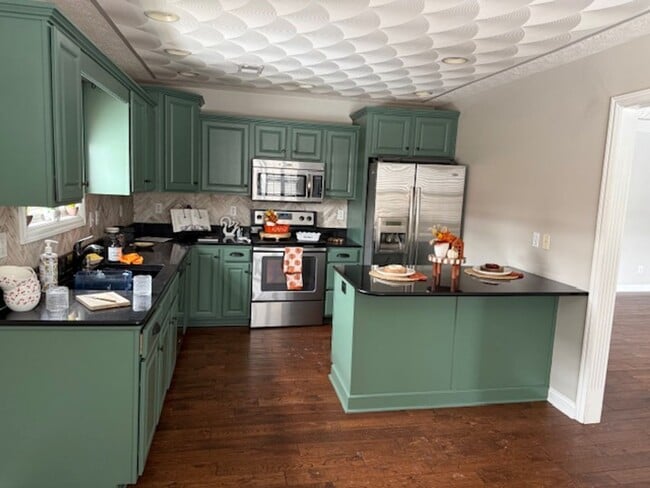 Building Photo - 131 E Piedmont Dr