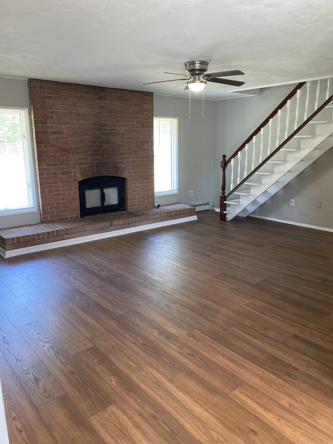 Building Photo - 305 Northpark Dr