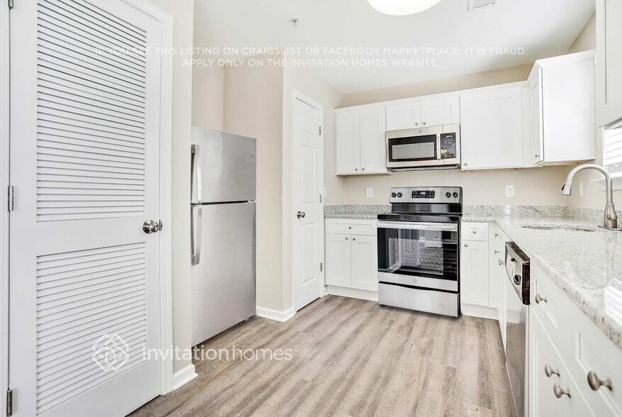 Building Photo - 371 Coral Cir