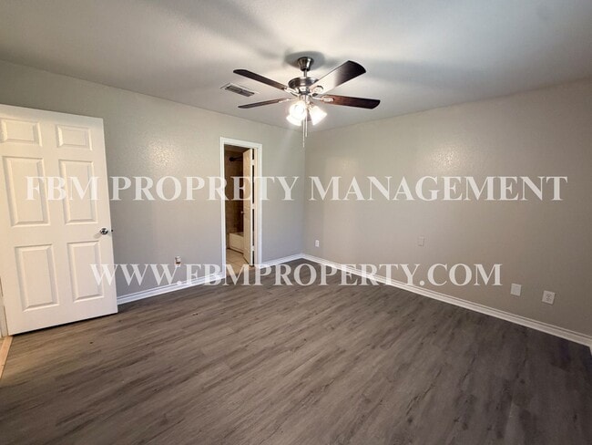 Building Photo - 1219 S Mulberry St