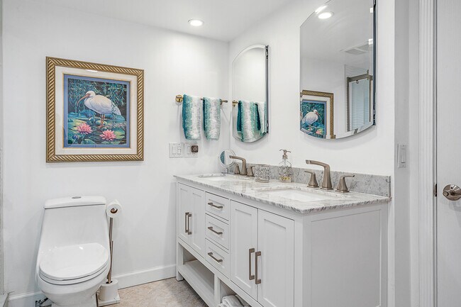 Building Photo - 5540 N Ocean Dr