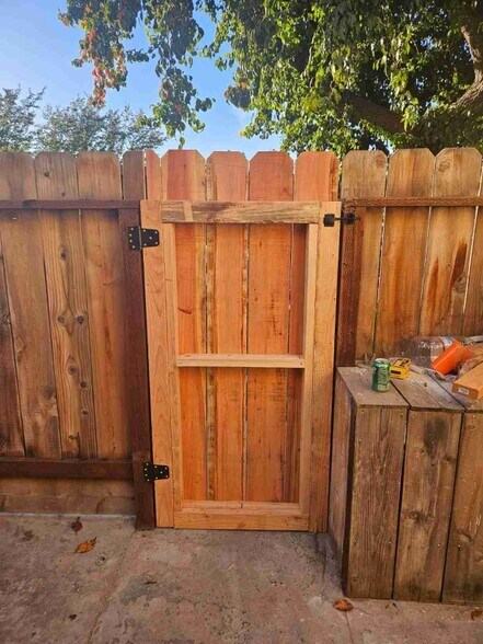 Building Photo - 5138 E Ashlan Ave