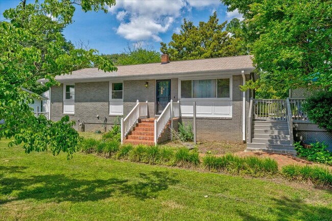 Building Photo - 102A White Oak Dr