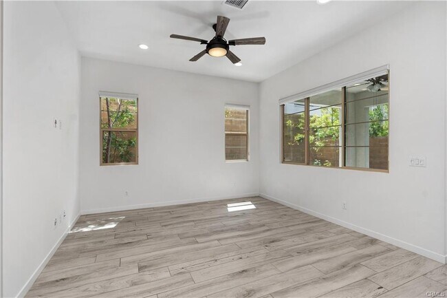 Building Photo - 112 Menkar